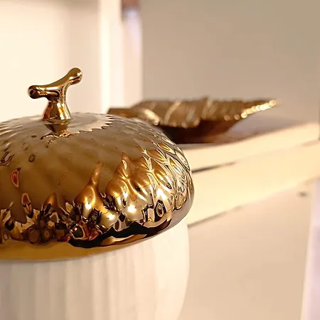 Golden Mountain, Nature House