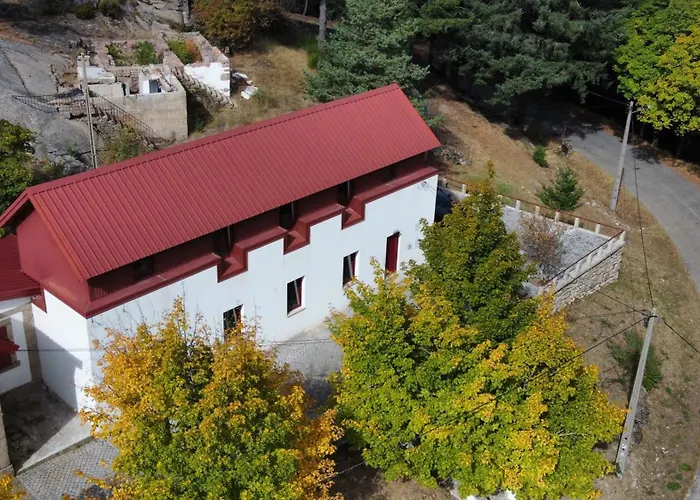 Golden Mountain, Nature House
