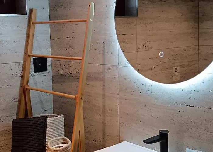 Golden Mountain, Nature House *