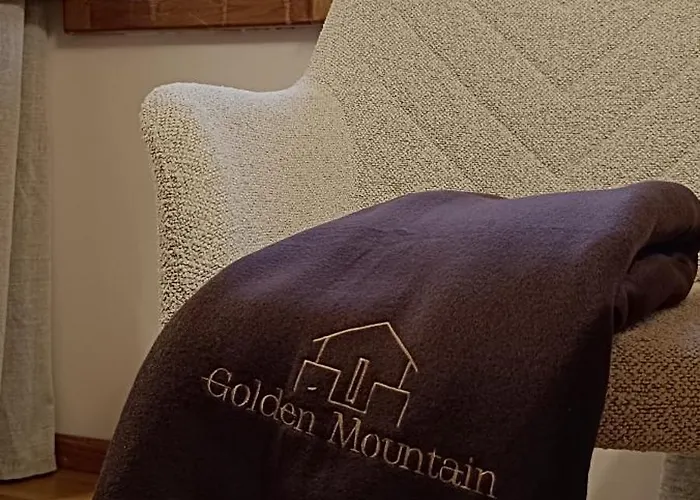 Golden Mountain, Nature House