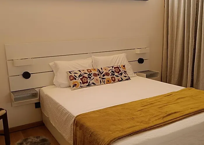 Golden Mountain, Nature House Manteigas