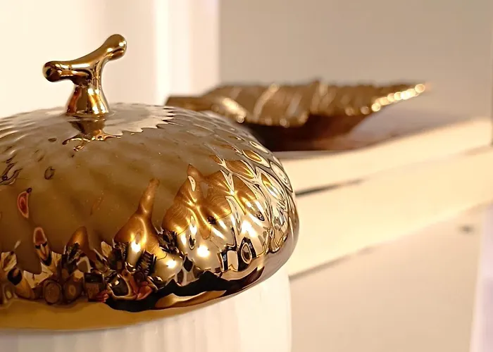 Golden Mountain, Nature House